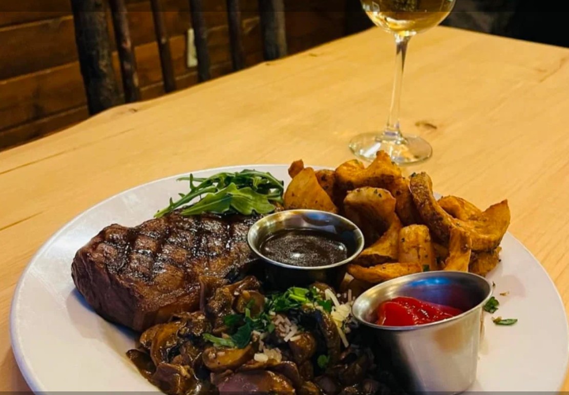 Ducey's on the Lake Or The Pines Resort