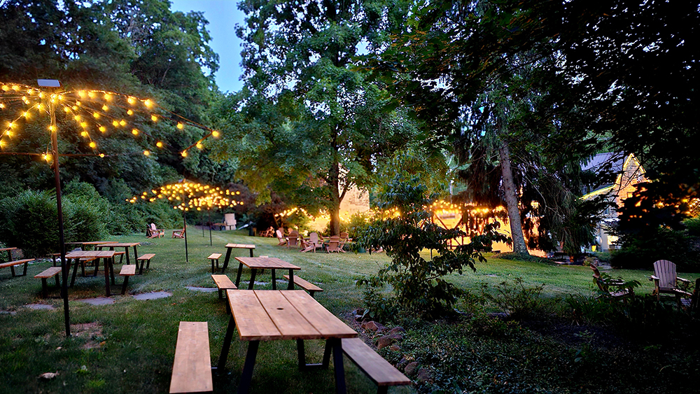 The Carriage House Restaurant & Pub