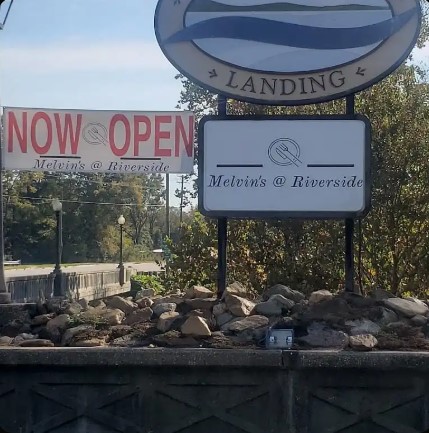 Melvin's At Riverside