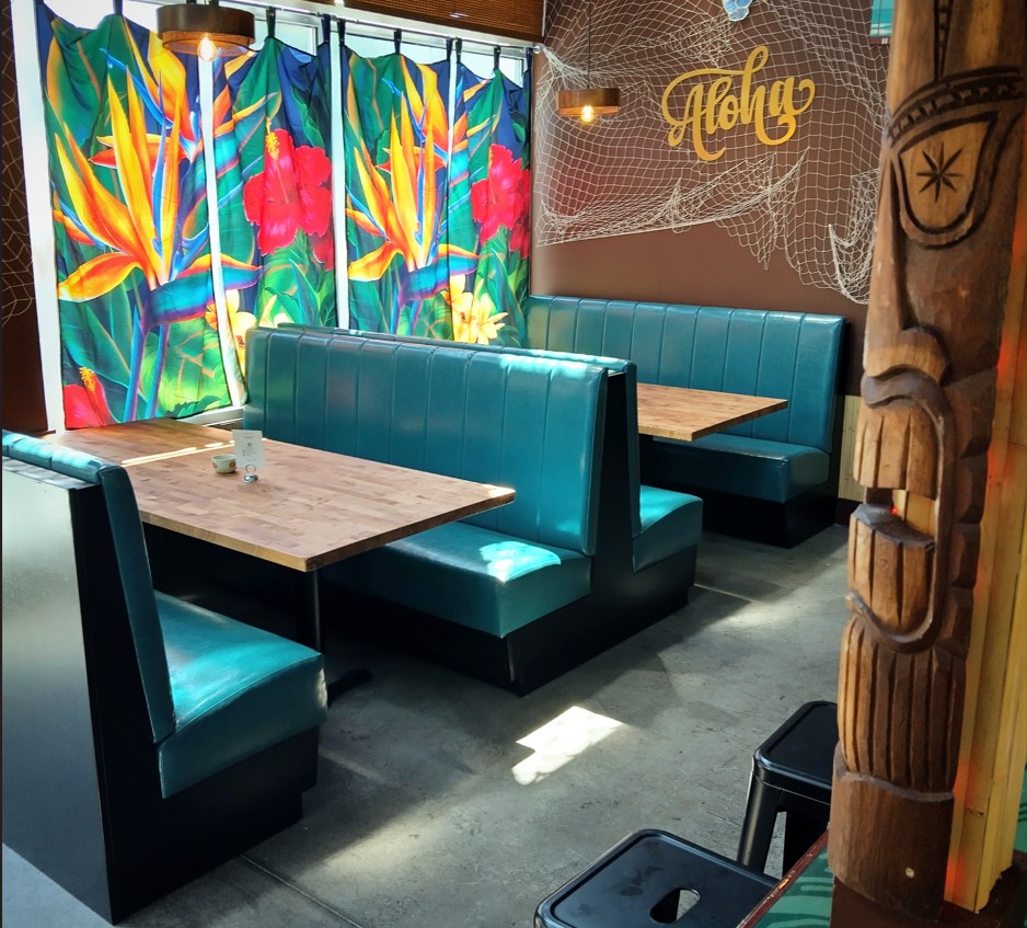 10th Island Tiki Bar and Grill