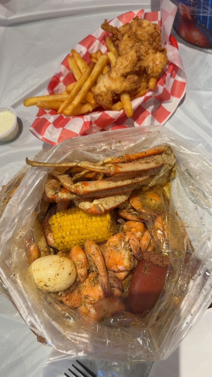 Crackin' Crab Seafood Boil 