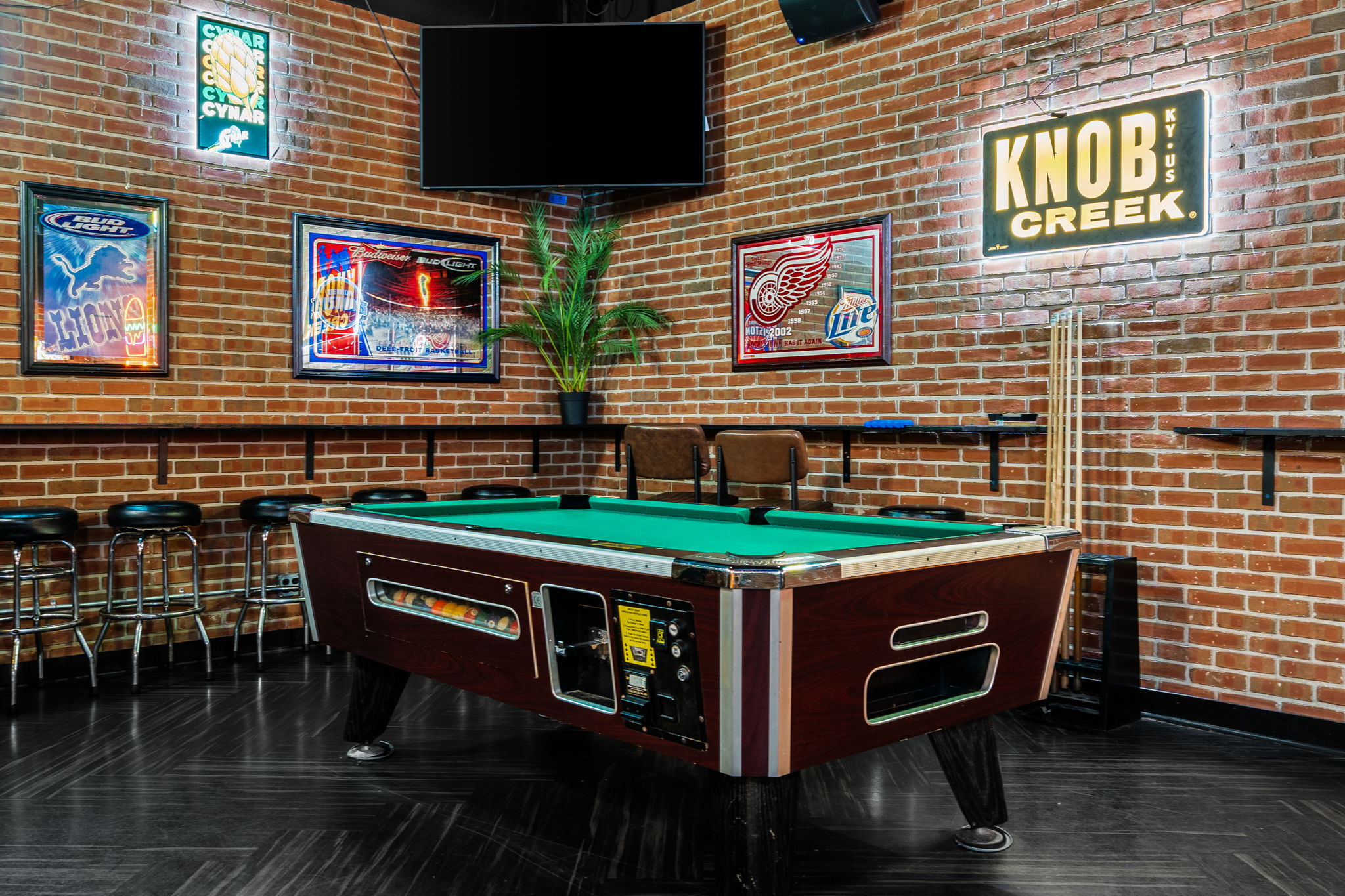 Monty's Public House 